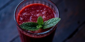 Beitragsbild des Blogbeitrags Drei leckere und gesunde Smoothie Rezepte für jede Jahreszeit! 