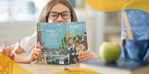 Beitragsbild des Blogbeitrags So gehts: Mit dem Monkee Wimmelbuch spielend lernen