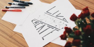 Beitragsbild des Blogbeitrags DIY: handwritten Quote „Live.Work.Create“