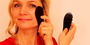 Beitragsbild des Blogbeitrags Gua Sha im Gesicht: Alles über das Anti-Falten-Wunder