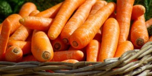 Beitragsbild des Blogbeitrags Karottenöl fürs Gesicht – 5 Gründe, warum es mich begeistert 