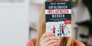 Beitragsbild des Blogbeitrags «Buchrezension» Erfolgreich Influencer werden 