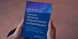 Beitragsbild des Blogbeitrags «Buchrezension» Conversion-Optimierung: Erfolgreiche Webseiten und Digitalkampagnen 