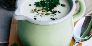 Beitragsbild des Blogbeitrags Kalte Buttermilch – Gurken Suppe | Ein Rezept für heiße Sommertage