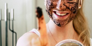 Beitragsbild des Blogbeitrags DIY Gesichtsmaske und Peeling mit Kaffeesatz | Naturkosmetik selber herstellen