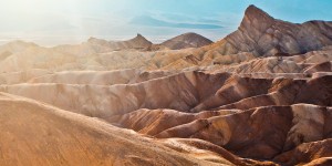 Beitragsbild des Blogbeitrags Ins Death Valley mit Kind – Unsere Erfahrungen & Route für einen Tag 