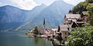 Beitragsbild des Blogbeitrags Lohnt sich Hallstatt und gibt es den Ort auch abseits der bekannten Hallstatt Fotospots?