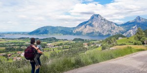 Beitragsbild des Blogbeitrags Salzkammergut: Ausflugstipps für den Traunsee mit Kindern 