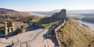Beitragsbild des Blogbeitrags Burg Devín bei Bratislava: ein perfekter (Halb-)Tagesausflug 