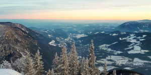 Beitragsbild des Blogbeitrags Auf der Rax Winterwandern: Mit Schneeschuhen & Kindern