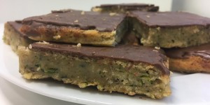 Beitragsbild des Blogbeitrags Saftiger Schoko-Zucchinikuchen à la AbHof 