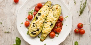 Beitragsbild des Blogbeitrags Gefüllte Zucchini für den leichten Genuss