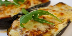 Beitragsbild des Blogbeitrags Überbackene Melanzani mit heimischen Zutaten