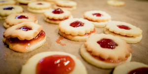 Beitragsbild des Blogbeitrags Keksklassiker Linzer Augen – Must-Have in der Weihnachtsküche