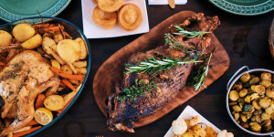 Beitragsbild des Blogbeitrags Österlicher Lammrücken mit ausgefallener Paprika-Mandelkruste