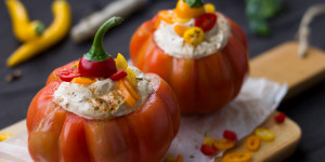 Beitragsbild des Blogbeitrags Tomaten gefüllt und gedünstet