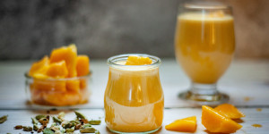 Beitragsbild des Blogbeitrags Erfrischende Zabaglione mit Pfirsich und Himbeeren