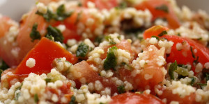 Beitragsbild des Blogbeitrags Vegetarischer Genuss: Mediterrane Couscouspfanne