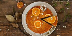 Beitragsbild des Blogbeitrags Knusprig karamellisierter Orangen-Polenta Kuchen 