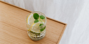 Beitragsbild des Blogbeitrags Minzesirup – So einfach gehts!