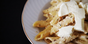 Beitragsbild des Blogbeitrags Ziegenkäse-Pasta mit getrockneten Paradeisern