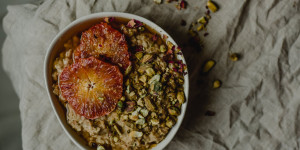 Beitragsbild des Blogbeitrags Frühstück gefällig? Leckeres Apfel- Birnen Porridge
