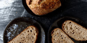 Beitragsbild des Blogbeitrags Einfaches Sauerteigbrot – Der perfekte Snack!