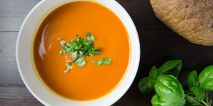 Beitragsbild des Blogbeitrags Wilder Mix – Orangen Süßkartoffel Suppe 