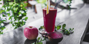 Beitragsbild des Blogbeitrags Detox Smoothie gefällig? – Probiere dieses leckere Rote Rüben und Ingwer Rezept 