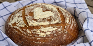 Beitragsbild des Blogbeitrags Brot mal anders –  Bierbrot 