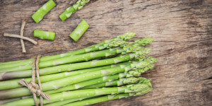 Beitragsbild des Blogbeitrags Food 2 GO – Nudelsalat mit Spargelpesto