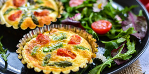 Beitragsbild des Blogbeitrags Spargelkuchen – leckeres Spargelrezept aus dem Ofen