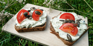 Beitragsbild des Blogbeitrags Leichtes Sommerrezept: Steirischer Kürbiskernaufstrich