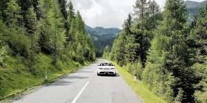 Beitragsbild des Blogbeitrags Nockalm-Biosphärenpark im Vorbeifahren aus dem F-Type