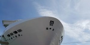Beitragsbild des Blogbeitrags Die MSC Meraviglia von Dock zu Dock begleitet