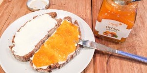 Beitragsbild des Blogbeitrags Marillenmarmelade aus Tirol, Maass nicht Darbo