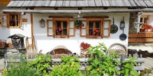 Beitragsbild des Blogbeitrags Auszeit auf der Alm, Almdorf Seinerzeit