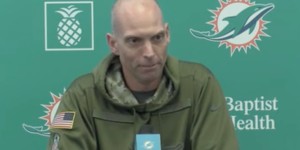 Beitragsbild des Blogbeitrags Dolphins Offense Coordinator wegen zu komplexen Playbooks gefeuert