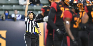 Beitragsbild des Blogbeitrags NFL ernennt Chaka als erste afroamerikanische Schiedsrichterin