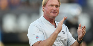 Beitragsbild des Blogbeitrags Jon Gruden tritt als Head Coach der Las Vegas Raiders zurück
