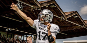 Beitragsbild des Blogbeitrags Raiders trennen sich von QB Strong, verlieren McClam 