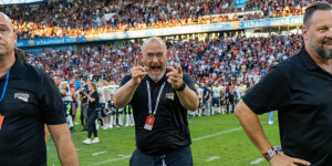Beitragsbild des Blogbeitrags Rhein Fire verlängert mit US Coaches