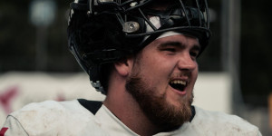 Beitragsbild des Blogbeitrags Top-Lineman Dominik Ondra bleibt Munich Ravens treu 