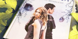 Beitragsbild des Blogbeitrags (Rezension – Werbung) Das Reich der sieben Höfe 4: Frost und Mondlicht – Sarah J. Maas
