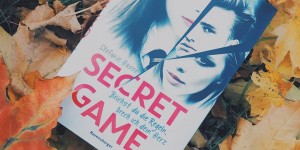 Beitragsbild des Blogbeitrags (Rezension – Werbung) Secret Game. Brichst du die Regeln, brech ich dein Herz von Stefanie Hasse