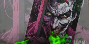 Beitragsbild des Blogbeitrags (Rezension – Werbung) Batman – Die drei Joker 1 von Geoff Johns & Jason Fabok 