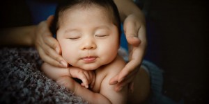 Beitragsbild des Blogbeitrags Die Magie der Babymassage: Interview mit Sibylle Gandler