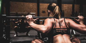 Beitragsbild des Blogbeitrags Straff und trotzdem schlaff – so löst du das Skinny Fat Dilemma