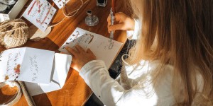Beitragsbild des Blogbeitrags Glitzer, Kleber, Sternenstaub