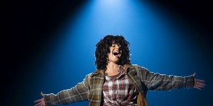 Beitragsbild des Blogbeitrags „Flashdance – Das Musical“: Kultfilm als mitreissende Show im Museumsquartier
